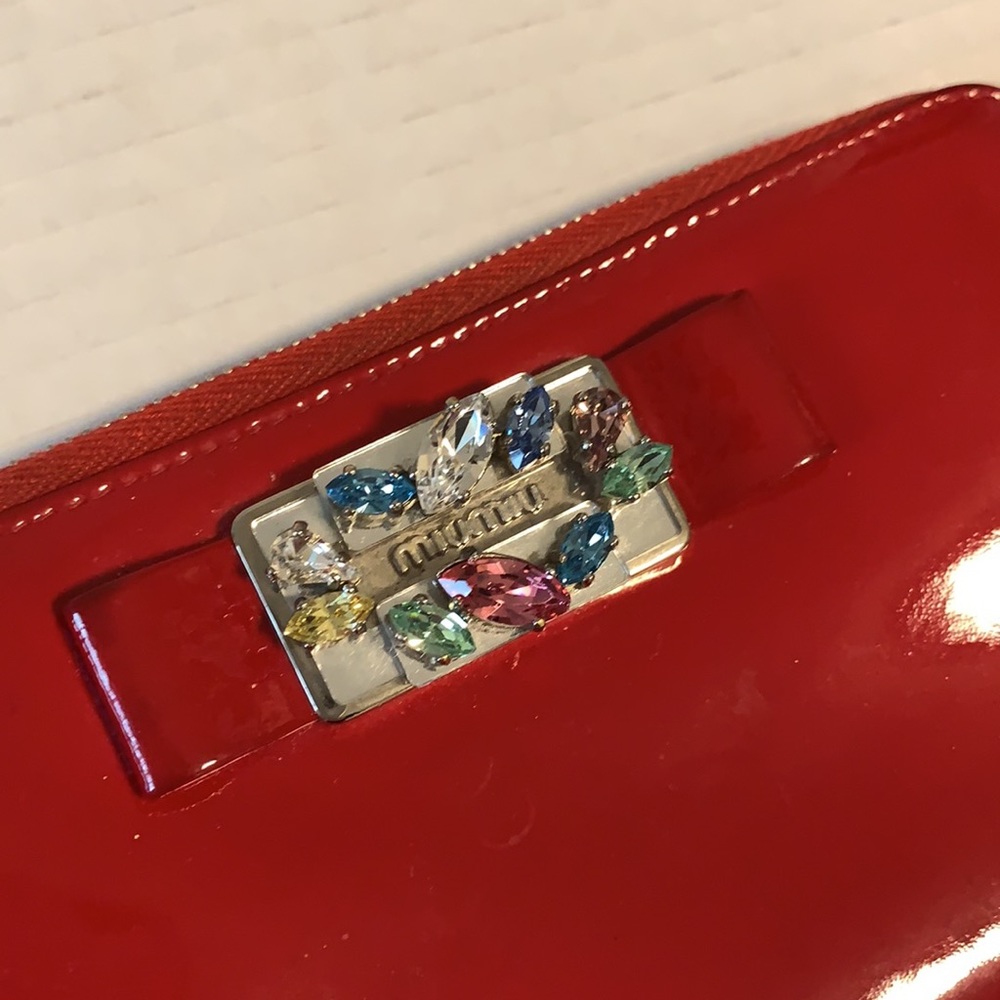 Preowned Miu Miu Red Patent Leather Crystal Wallet - image 3